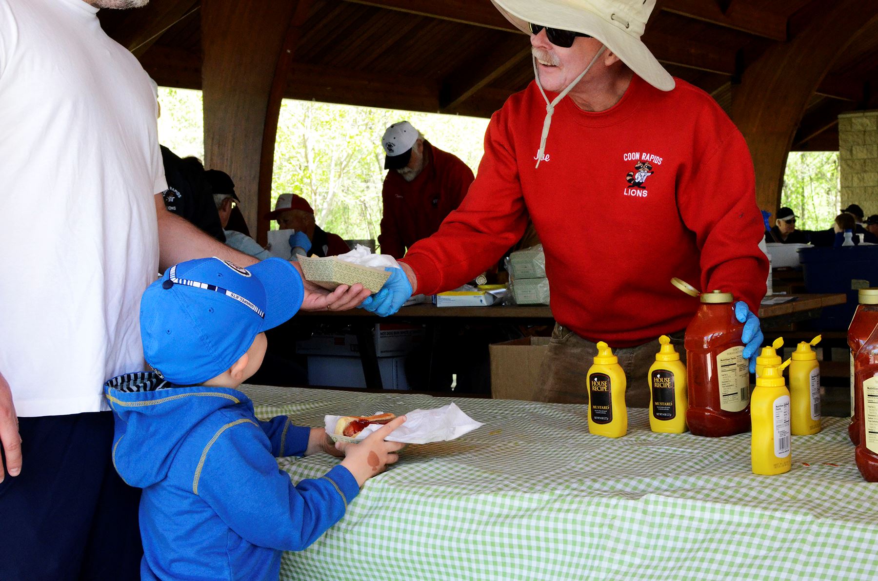 Volunteer serves lunch