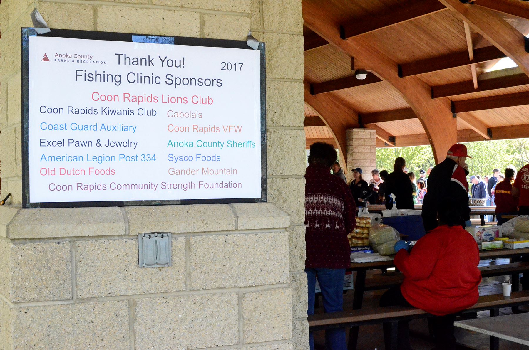 Volunteer serves lunch