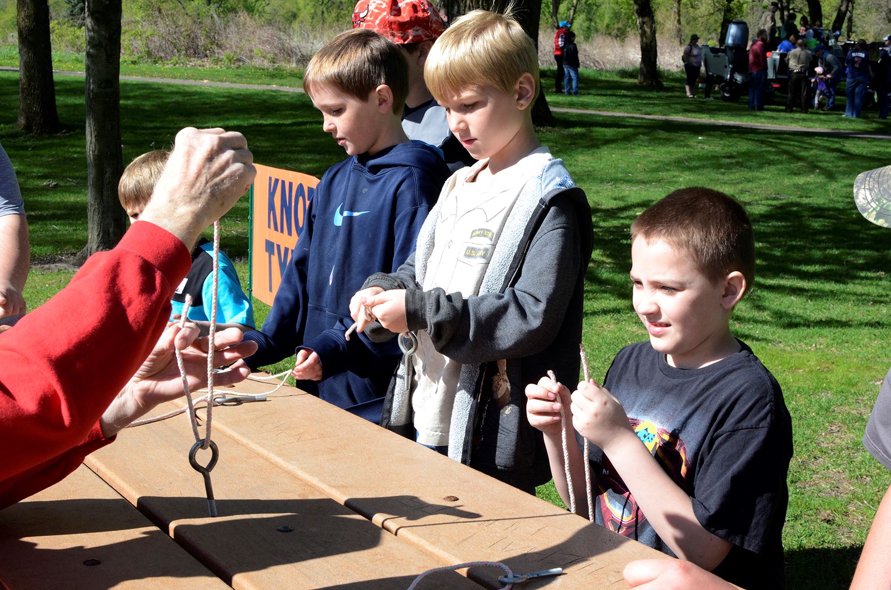 Children learn to tie knots